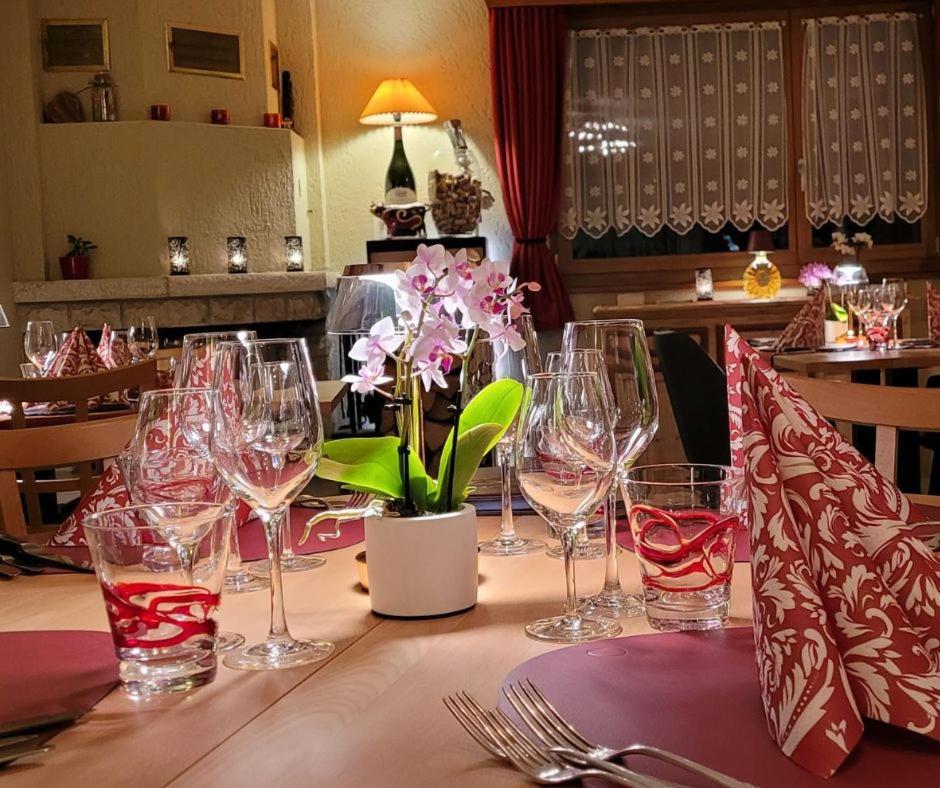 Reves Gourmands, Hotellerie & Gastronomie 韦尔纳亚 外观 照片