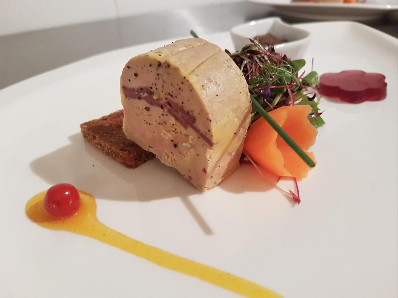 Reves Gourmands, Hotellerie & Gastronomie 韦尔纳亚 外观 照片